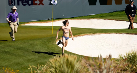 Cổ động viên quá khích cởi đồ chạy rông tại WM Phoenix Open 2023