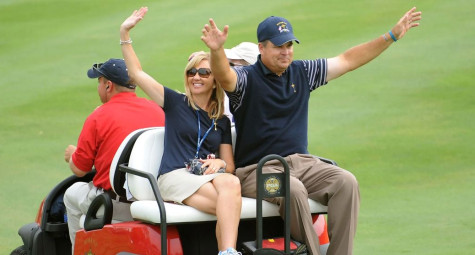 Nhà vô địch PGA Tour 14 lần từ bỏ sự nghiệp golf chuyên nghiệp để chăm sóc vợ