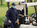 Bất ngờ: Joe Biden và Donald Trump cùng xuất hiện 1 ngày trên sân golf