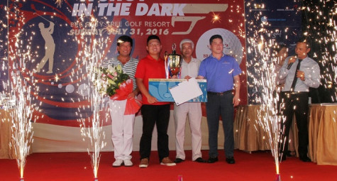 Đánh golf tối với hệ thống đèn đẳng cấp quốc tế