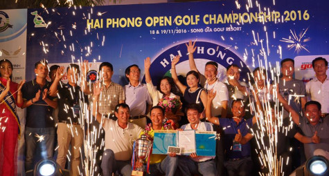 Golf thủ Lê Hùng Nam vỡ oà trong niềm vui chiến thắng tại giải golf "Hai Phong Open Golf Championship 2016"