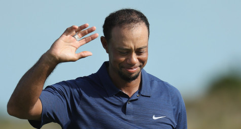 Tiger Woods đã lấy lại phong độ, ghi điểm 65 tại vòng 2 giải Hero World Challenge