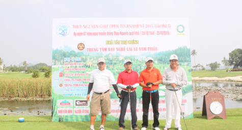 Gần 300 golf thủ tham dự giải golf từ thiện  “AMD Golf Challenge 2015 – Swing For The Poor”