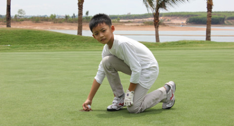 Cú Hole-in-one đầu tiên của giải golf trẻ Việt Nam