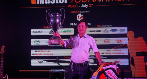 Golfer Mai Đức Thủy giành cup Vô địch tại giải Golf Master Tournament