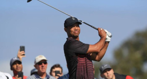 Farmers Insurance Open: Tiger Woods đánh par, Tony Finau dẫn đầu