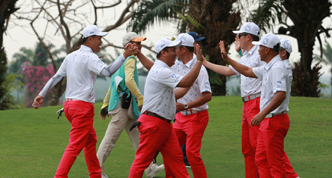 Miền Nam dẫn lại Miền Bắc 1 điểm sau loạt trận Fourball thứ 2