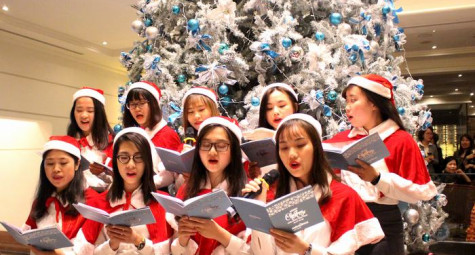 Lễ thắp sáng cây thông Noel tại khách sạn Movenpick Hà Nội