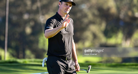 Justin Rose vươn lên dẫn đầu, Tiger Woods make cut thành công
