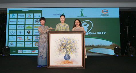 Hơn 100 triệu đồng quyên góp cho quỹ xây trường tại giải The Queen Club Open 2019