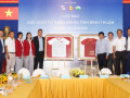 Đấu giá áo của Tuyển Bóng Đá Nữ có chữ ký của Thủ Tướng tại 'Giải golf Từ thiện Nghĩa Tình Bình Thuận'