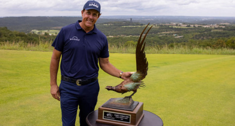 Phil Mickelson giành chiến thắng áp đảo trong lần đầu ra mắt PGA Tour Champions