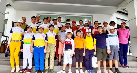 Hội Golf Bà Rịa Vũng Tàu tổ chức dạy golf miễn phí cho trẻ em
