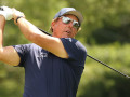 Vòng 2 Travelers Championship 2020: Phil Mickelson vươn lên dẫn đầu, thêm 2 golfer rút lui vì Covid-19