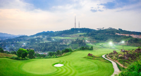 Nhiều sân golf trên cả nước làm việc xuyên Tết phục vụ người dân 