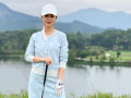 Thời trang sân golf đa màu sắc của Hoa hậu Jennifer Phạm