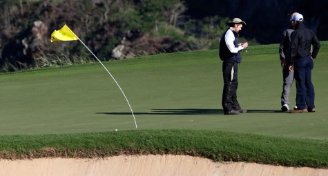 Có được dùng giấy ăn để tính gió trên sân golf?