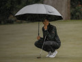Khi nào buộc phải tạm dừng hay hủy vòng đấu golf?