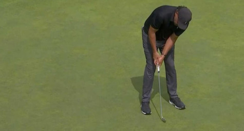 Phil Mickelson mất tới 4 cú putt để hoàn thành hố