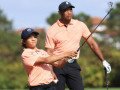 PNC Championship 2021: Cha con Tiger Woods mở màn ấn tượng