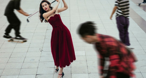 Á hoàng Golf Queen Hải Anh thực hiện cú swing độc, lạ mừng Noel