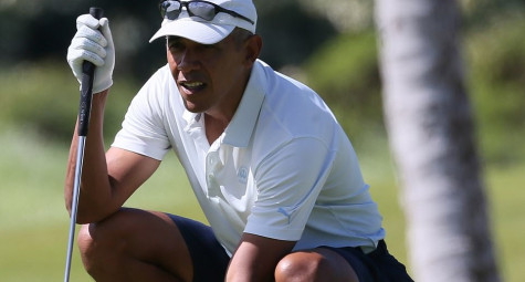 Cựu Tổng thống Mỹ Barack Obama chơi golf ở Hawaii