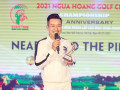 Ca sĩ Tuấn Hưng giành cúp ở giải CLB Ngựa Hoang