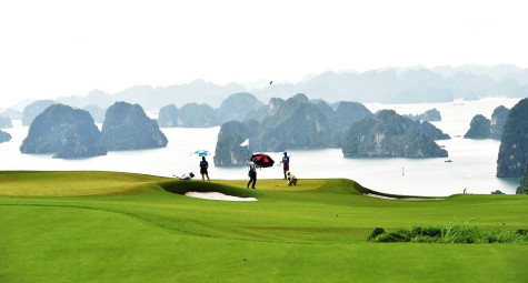 Quảng Ninh mở cửa sân golf cho khách nội tỉnh