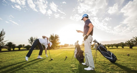 Một trận đánh golf diễn ra trong bao lâu?