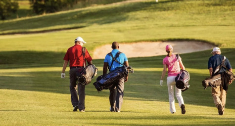 Một vòng golf đốt cháy bao nhiêu calo?