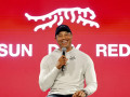 Tiger Woods và TaylorMade ra mắt thương hiệu Sun Day Red