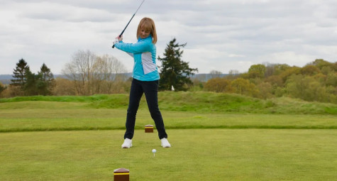 Hình phạt nào cho việc phát bóng ngoài teeing area?