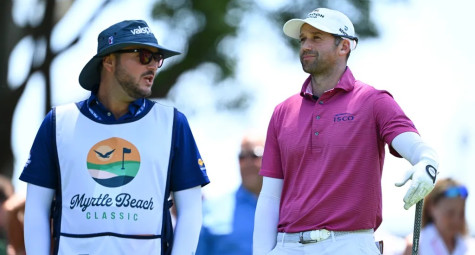 Tiết lộ mức thu nhập của caddie PGA Tour