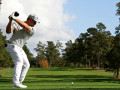 Bryson DeChambeau thực hiện thử thách hố par-5 bằng gậy trẻ em
