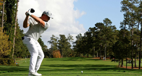 Bryson DeChambeau thực hiện thử thách hố par-5 bằng gậy trẻ em