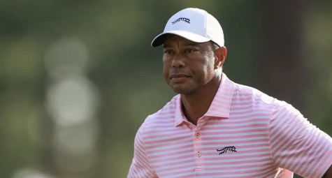 Chơi tốn gậy, Tiger Woods thừa nhận: “Tôi đánh gậy sắt không tốt!”