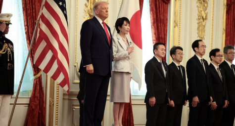 Thủ tướng Nhật Bản tặng ông Trump kỷ vật: Gậy golf của cố Thủ tướng Shinzo Abe