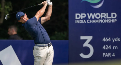 Đối với sân golf hẹp như Delhi Golf Club, khoảng cách trung bình là bao nhiêu?