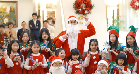 Novotel Hanoi thắp sáng cây thông giáng sinh cùng các chương trình ưu đãi hấp dẫn mùa lễ hội năm 2025