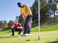Được nhường nhưng vẫn putt, golfer có phạm luật?