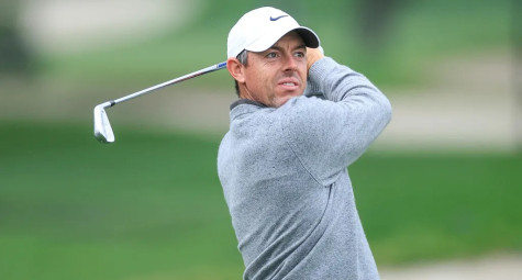 Cú đánh gậy sắt của Rory McIlroy lợi hại đến mức nào?