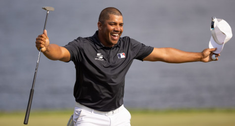 Từng dùng chổi làm gậy golf, Jhonattan Vegas hiện khuấy động vòng mở màn PGA Championship 2025