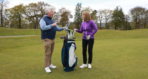 Golf và luật ứng xử: Có được “ngầm báo hiệu” gậy vừa đánh cho bạn chơi?