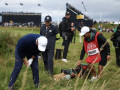 Cách Rory McIlroy vận dụng Luật Golf để thoát hiểm tại vòng hai The Open