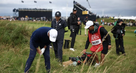 Cách Rory McIlroy vận dụng Luật Golf để thoát hiểm tại vòng hai The Open