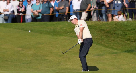 Cross-handed chipping: Vũ khí short game của Matt Fitzpatrick