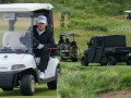 Chiêm ngưỡng “quái thú” bọc thép đồng hành cùng Trump trên sân golf