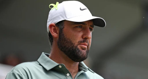 Vì sao các golfer và caddie đeo ruy băng vàng tại Tour Championship?