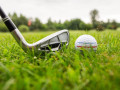 Đặt gậy xuống trước bóng – hợp lệ hay vi phạm Luật Golf?