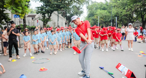 Trải nghiệm golf giữa không gian đi bộ hồ Gươm: Đưa golf đến gần hơn với cộng đồng